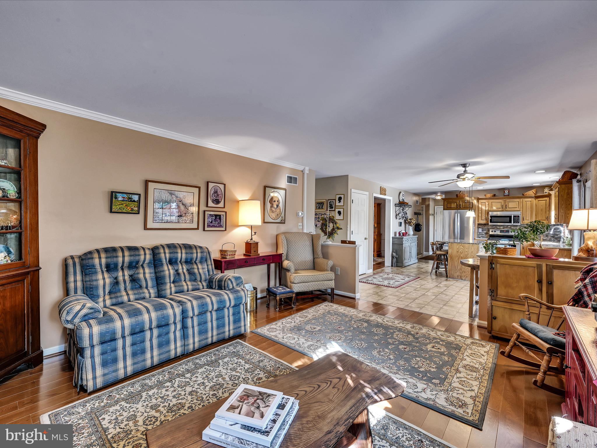 89 Fairland Road Manheim, PA 17545 - Photo 11 of 40 Living Room