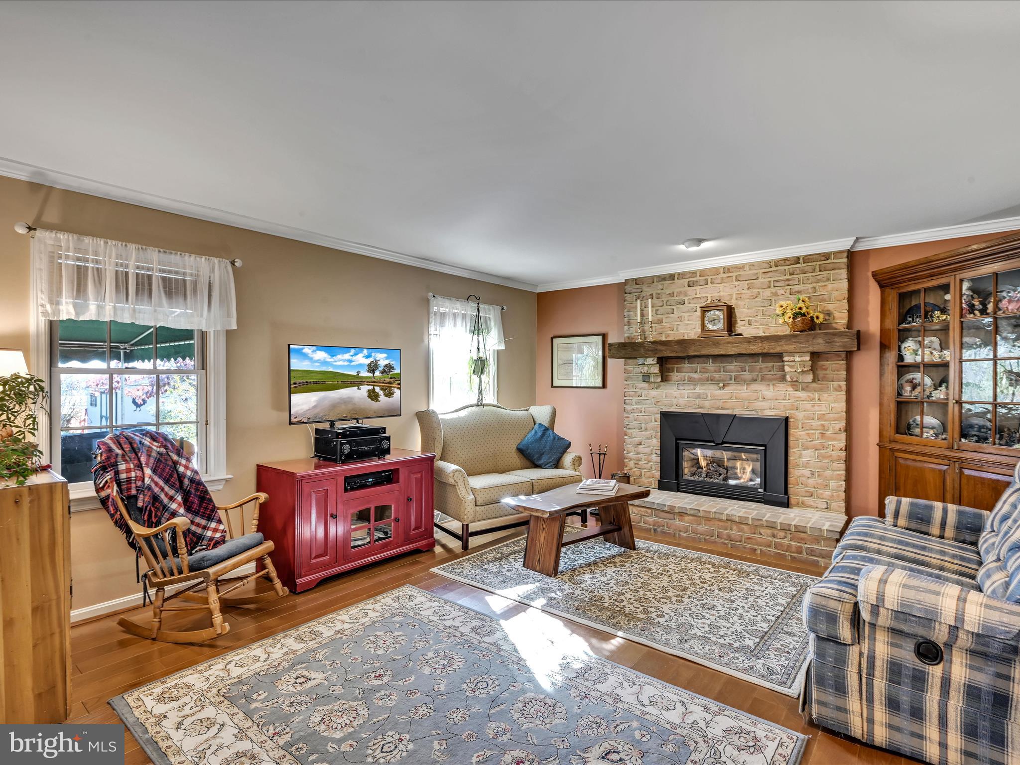 89 Fairland Road Manheim, PA 17545 - Photo 10 of 40 Living Room
