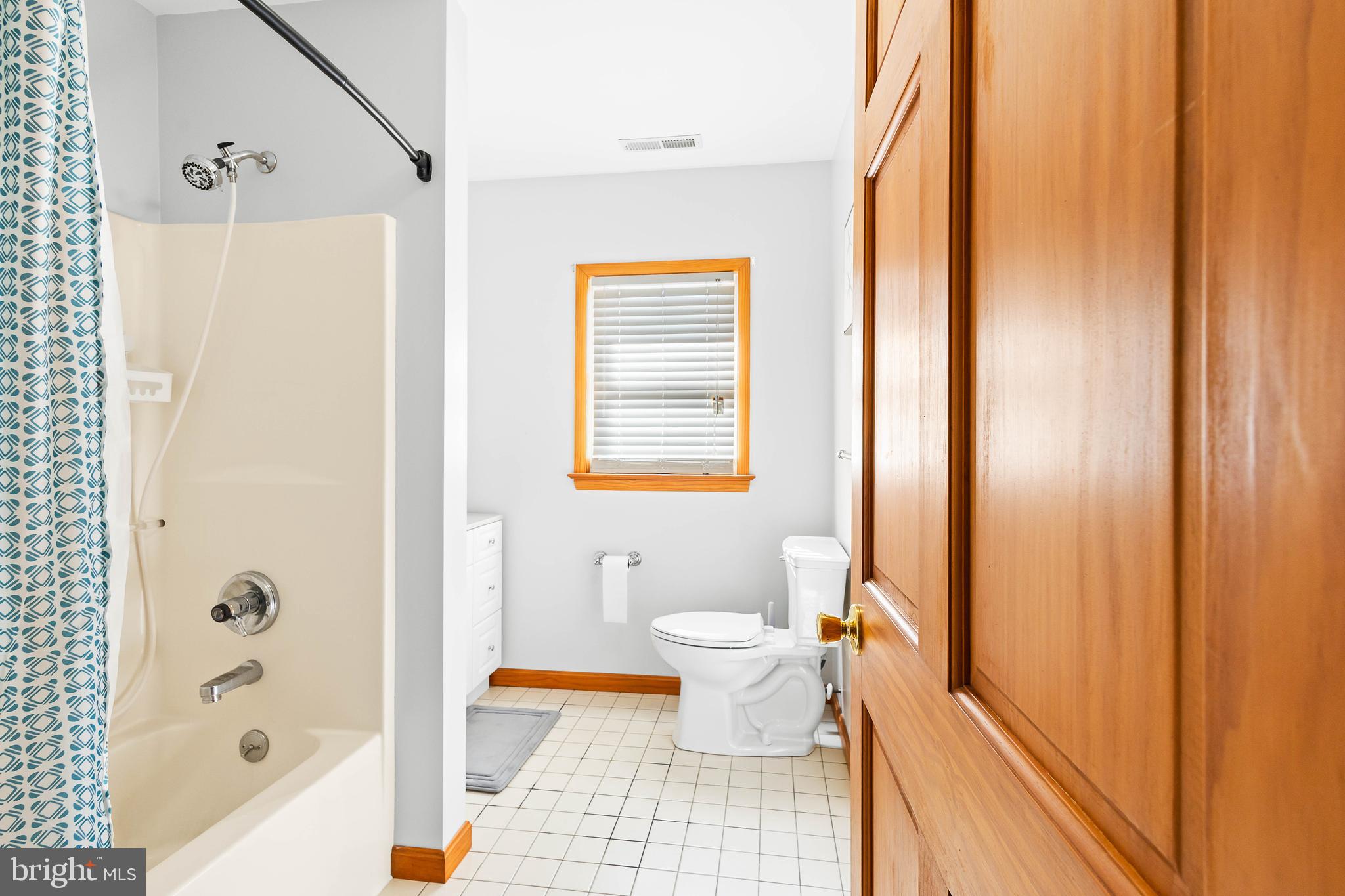 994 North Glebe Road Montross, VA 22520 - Photo 48 of 82 a bathroom with a toilet and a shower curtain