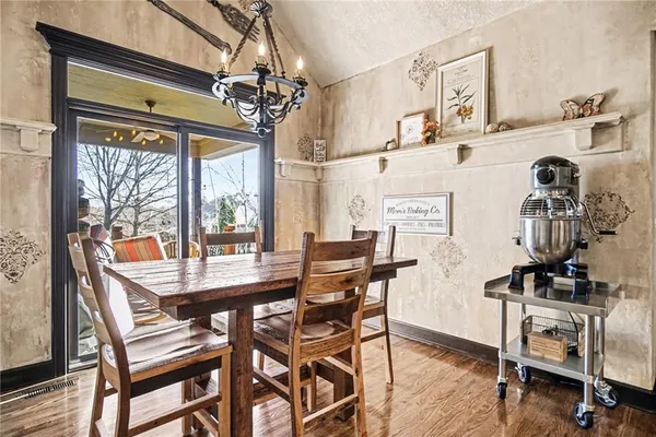 $670,000 | 10009 North Euclid Avenue, Kansas City, MO 64155