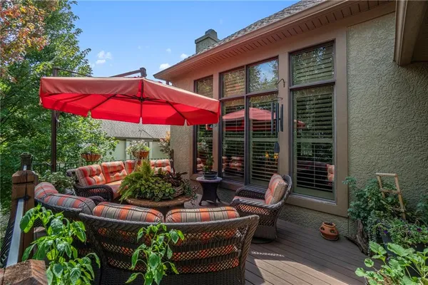 $670,000 | 10009 North Euclid Avenue, Kansas City, MO 64155