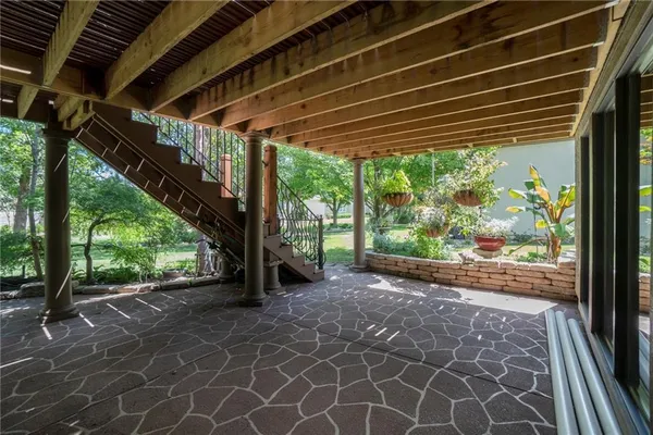 $670,000 | 10009 North Euclid Avenue, Kansas City, MO 64155