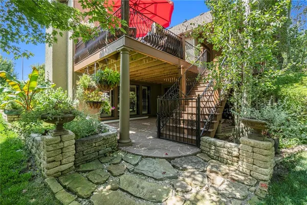 $670,000 | 10009 North Euclid Avenue, Kansas City, MO 64155