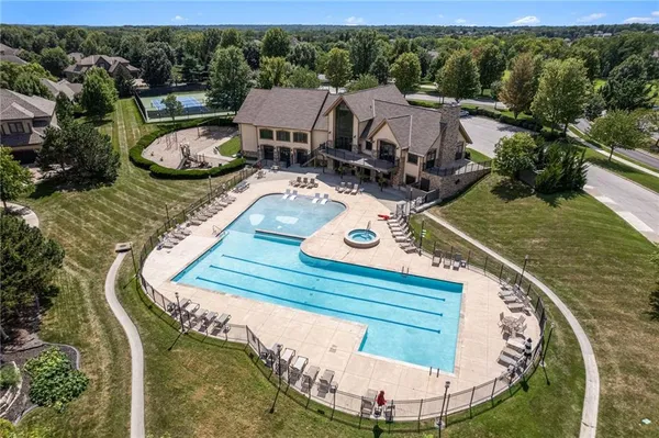 $670,000 | 10009 North Euclid Avenue, Kansas City, MO 64155
