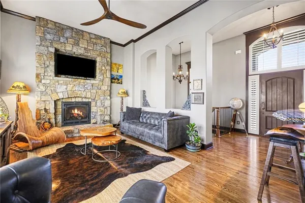 $670,000 | 10009 North Euclid Avenue, Kansas City, MO 64155