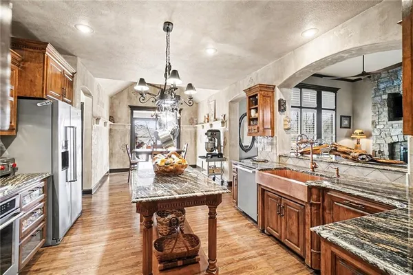 $670,000 | 10009 North Euclid Avenue, Kansas City, MO 64155