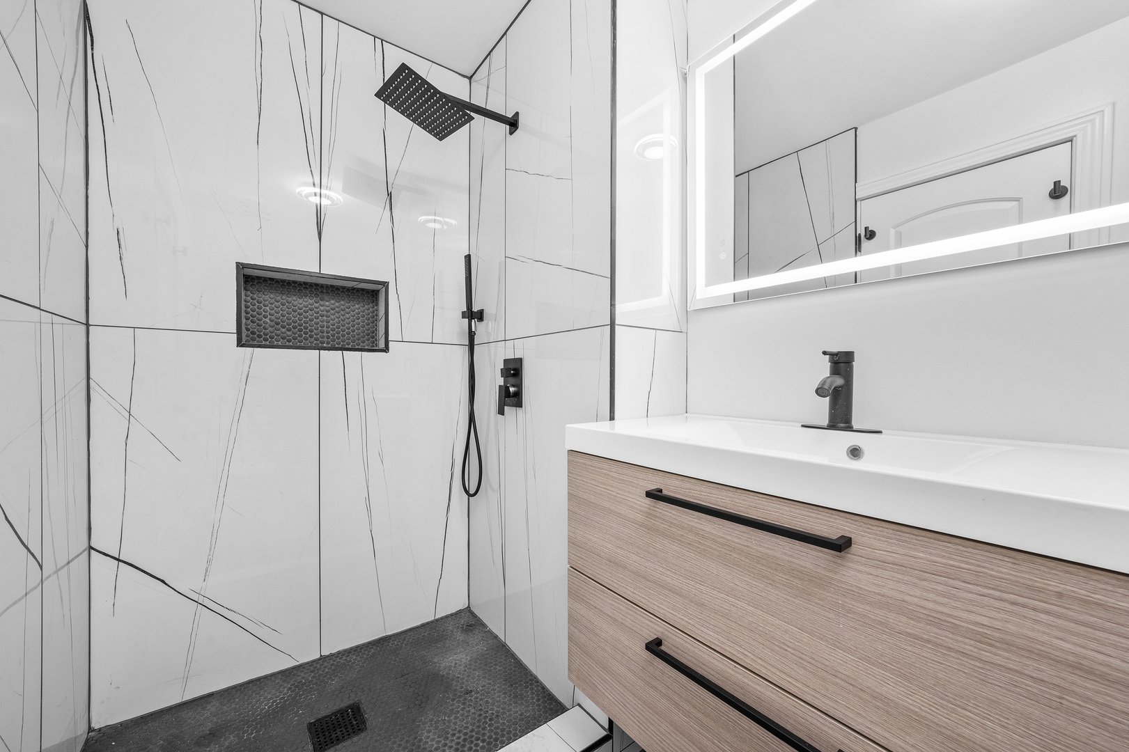 18849 Jamie Court Homewood, IL 60430 - Photo 17 of 25 a bathroom with a sink and a mirror