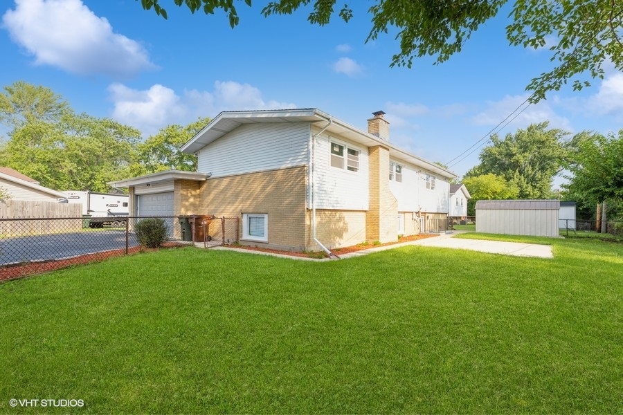 18849 Jamie Court Homewood, IL 60430 - Photo 24 of 25 a front view of a house with garden
