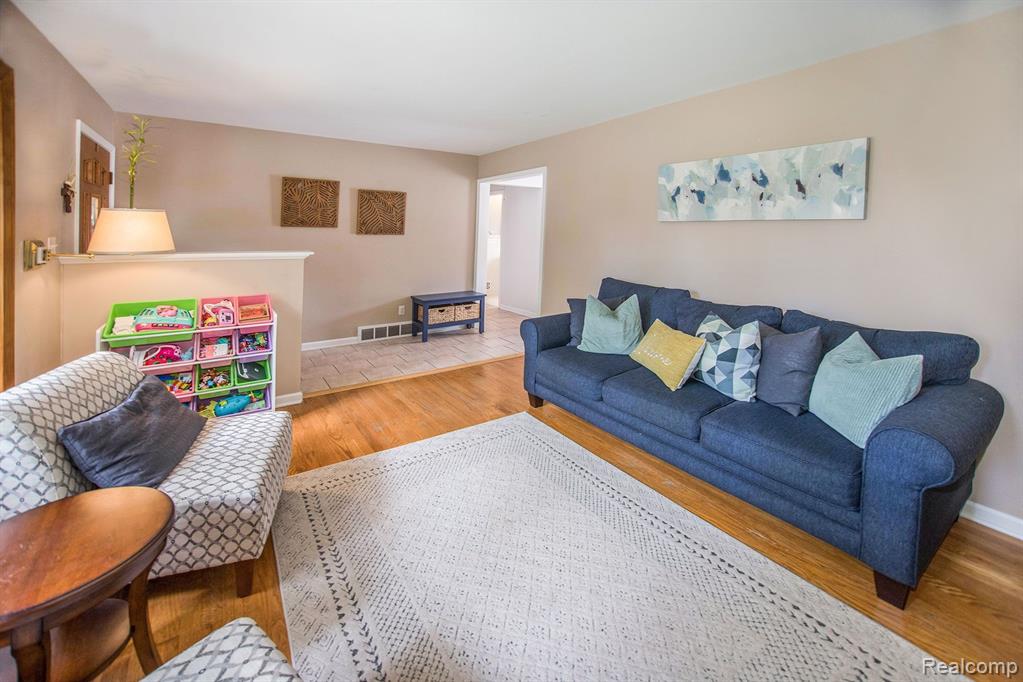 533 Meadow Lane Rochester, MI 48307 - Photo 6 of 35