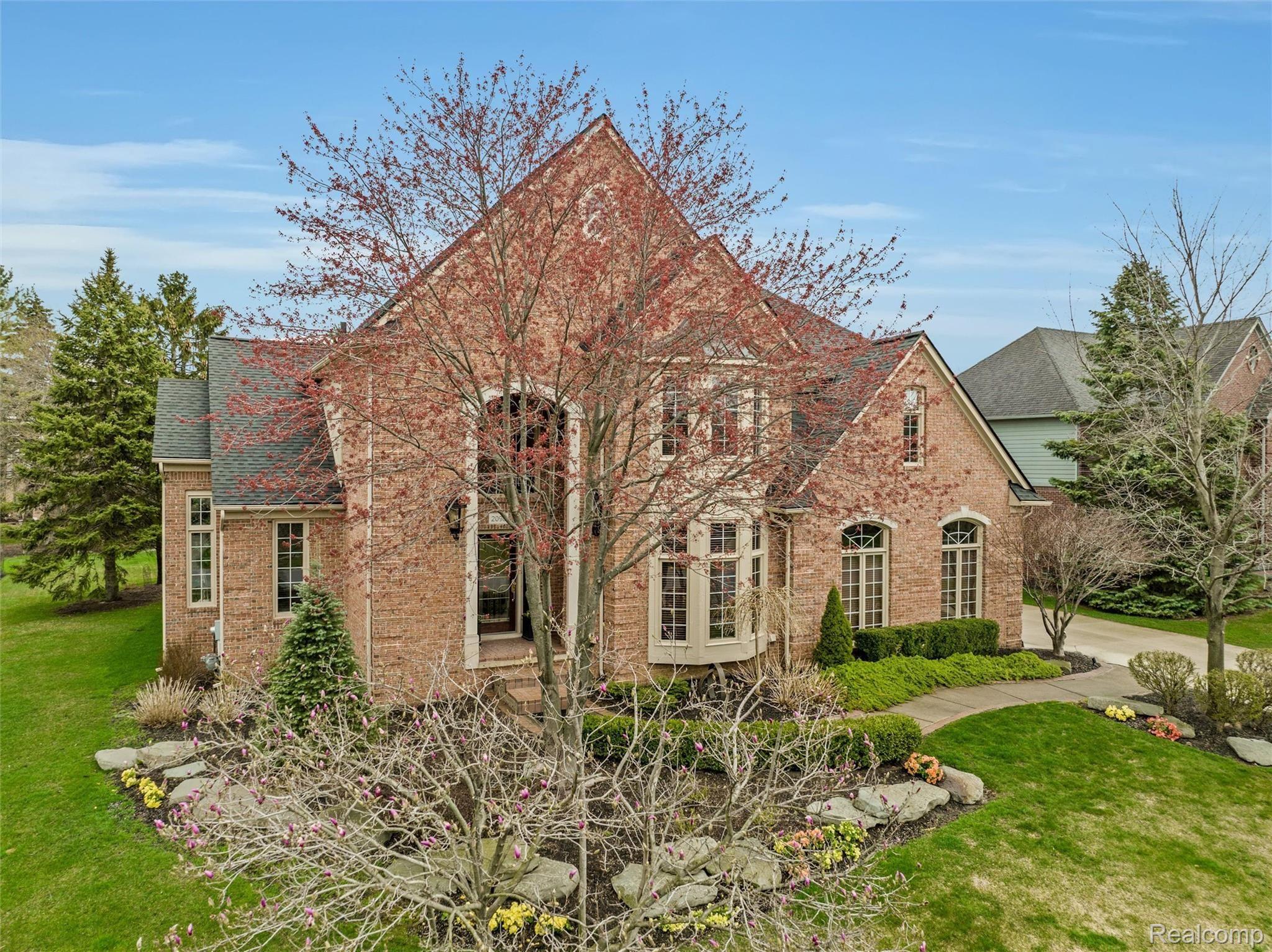 2098 Mapleridge