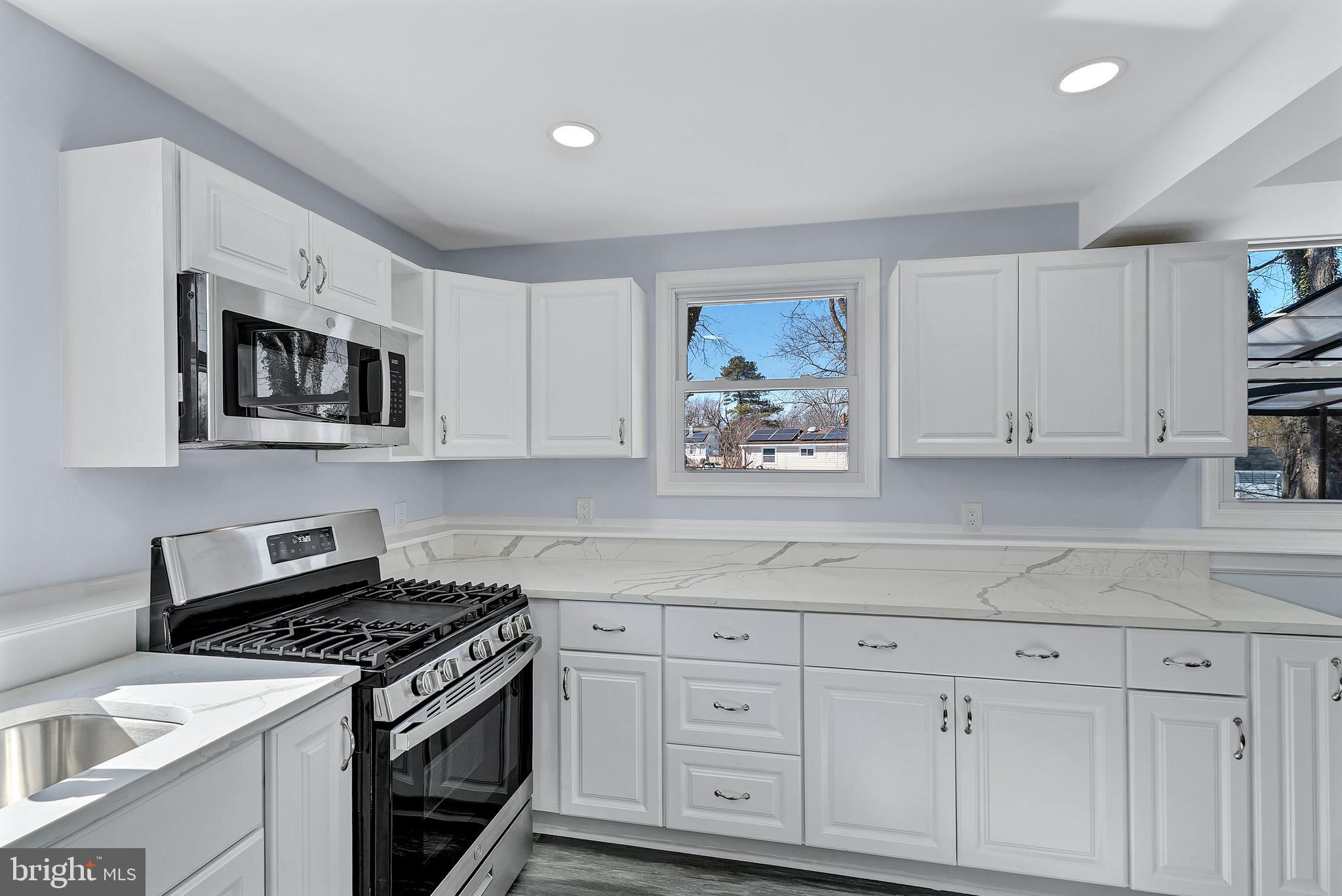 504 Sandy Place Oxon Hill, MD 20745 - Photo 13 of 35 Brand-new stainless steel gas stove, perfect for h