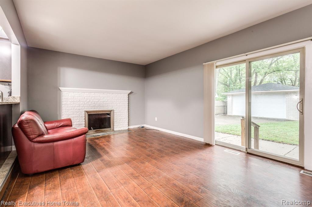 2448 Oakcrest Road Sterling Heights, MI 48310 - Photo 20 of 28