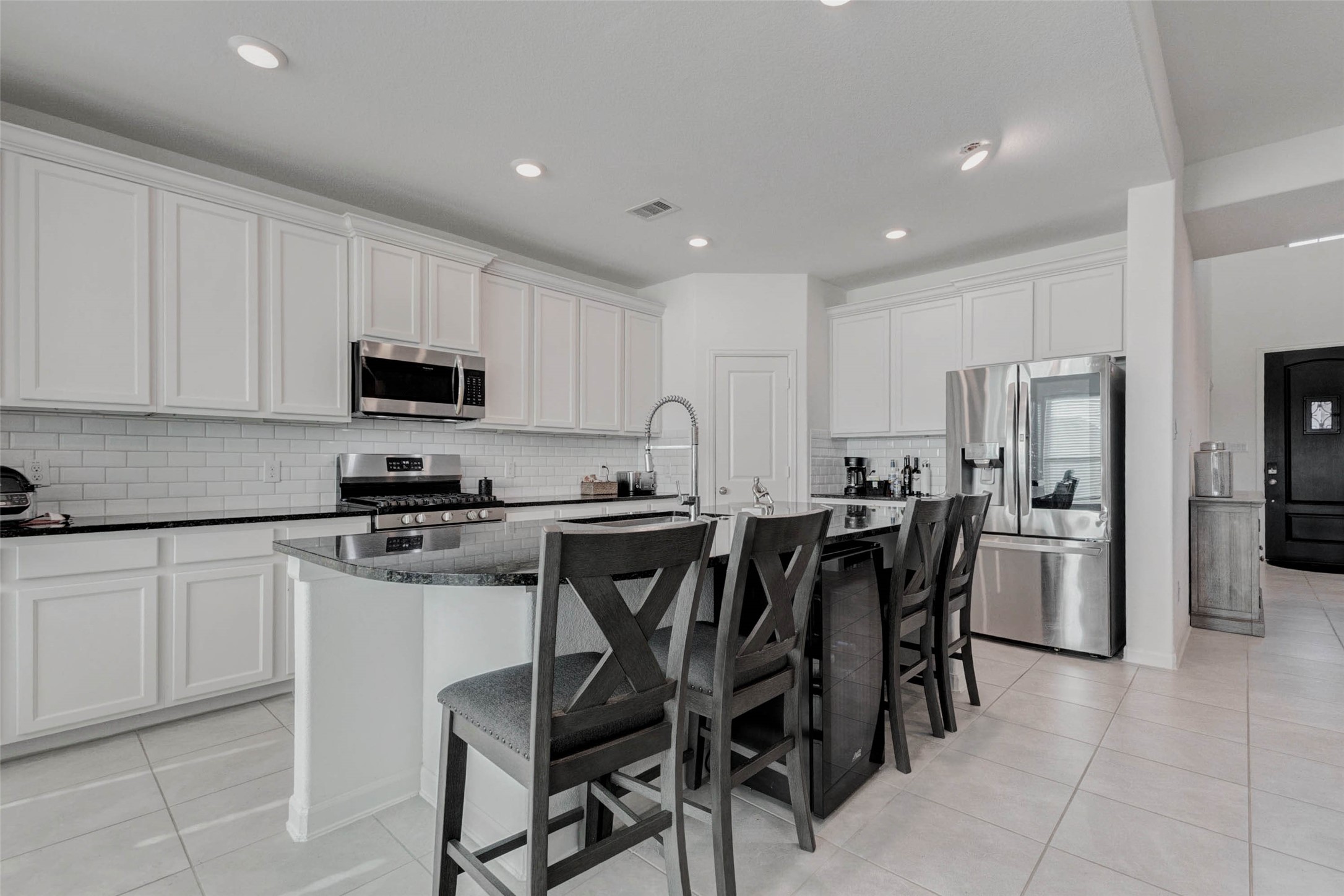 3711 Castle Rock Drive Rosenberg, TX 77469 - Photo 5 of 46 a kitchen with stainless steel appliances kitchen island granite countertop a table and chairs in it