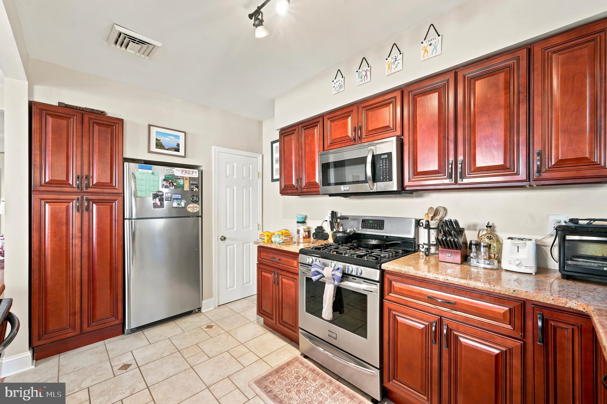 152 Shelbourne Road Havertown, PA 19083 - Photo 12 of 24