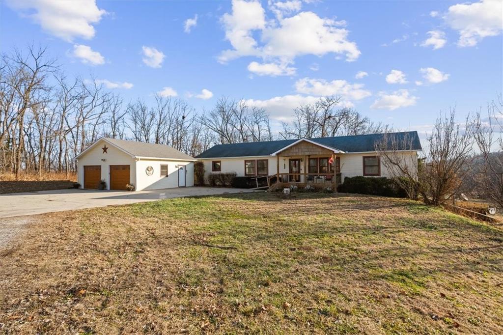 17890 Coffin Road Leavenworth, KS 66048 - Photo 2 of 49