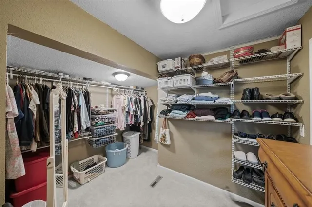 $490,000 | 17890 Coffin Road, Leavenworth, KS 66048