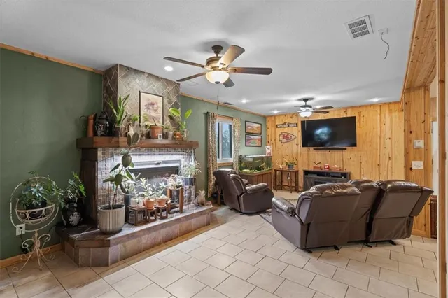 $490,000 | 17890 Coffin Road, Leavenworth, KS 66048