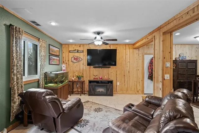 $490,000 | 17890 Coffin Road, Leavenworth, KS 66048