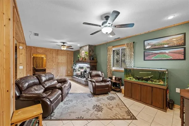 $490,000 | 17890 Coffin Road, Leavenworth, KS 66048