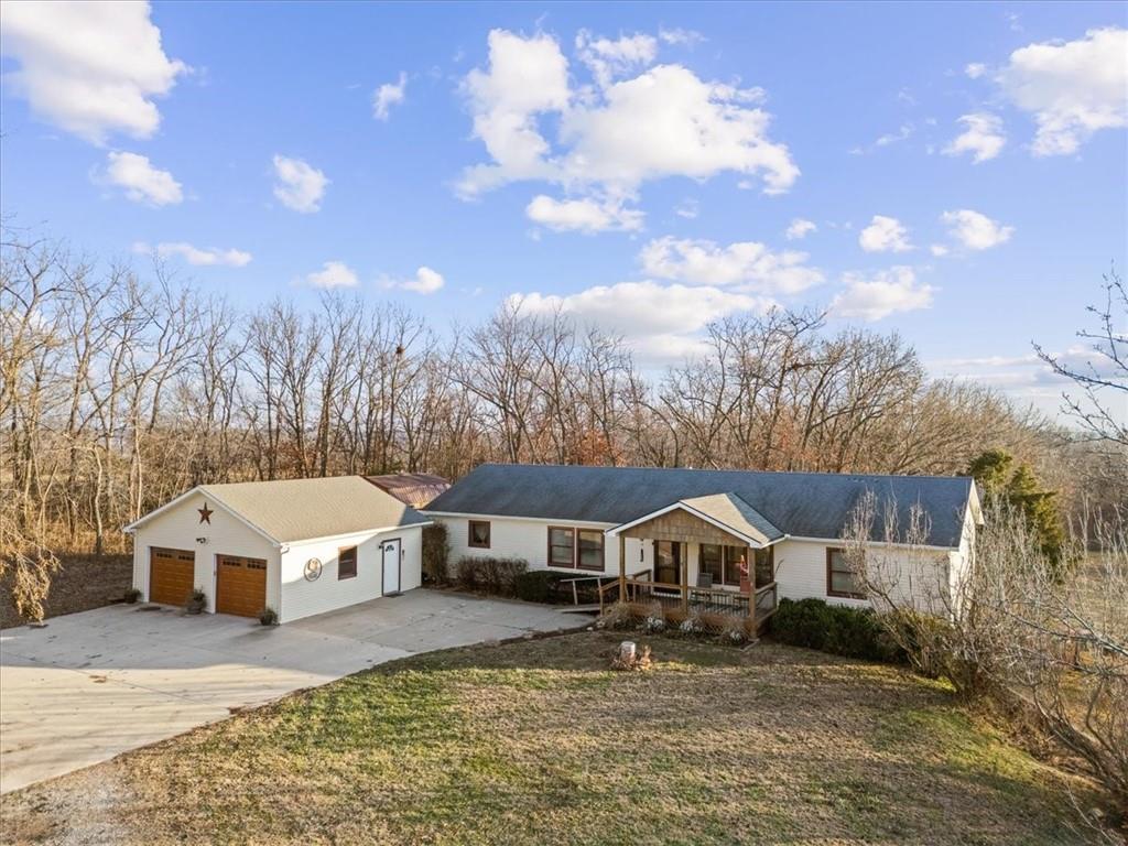 17890 Coffin Road Leavenworth, KS 66048 - Photo 3 of 49