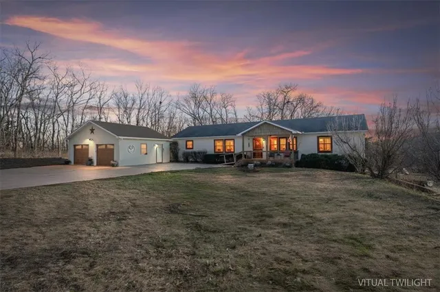 $490,000 | 17890 Coffin Road, Leavenworth, KS 66048