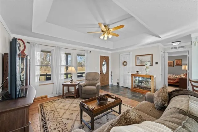 $490,000 | 17890 Coffin Road, Leavenworth, KS 66048