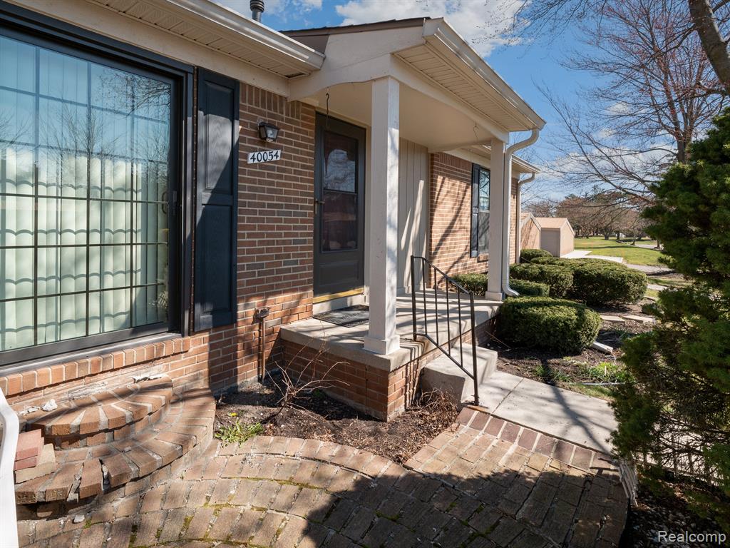 40054 Crosswinds Road Novi, MI 48375 - Photo 3 of 51