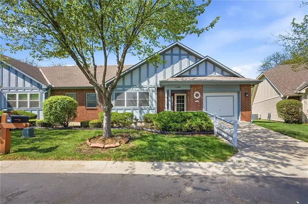 $275,000 | 629 North Somerset Terrace, Olathe, KS 66062