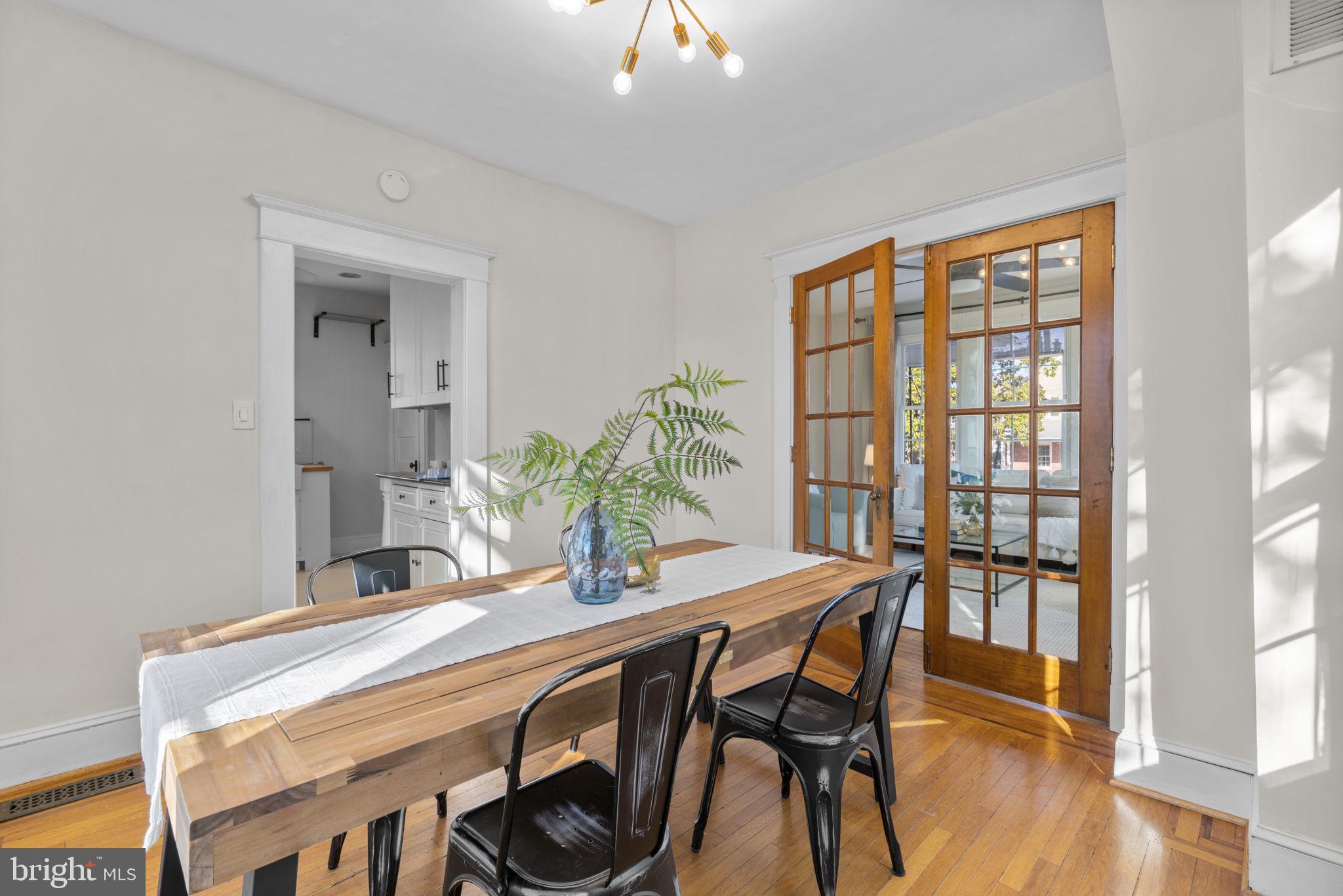 4413 Hooper Avenue Baltimore, MD 21229 - Photo 11 of 33