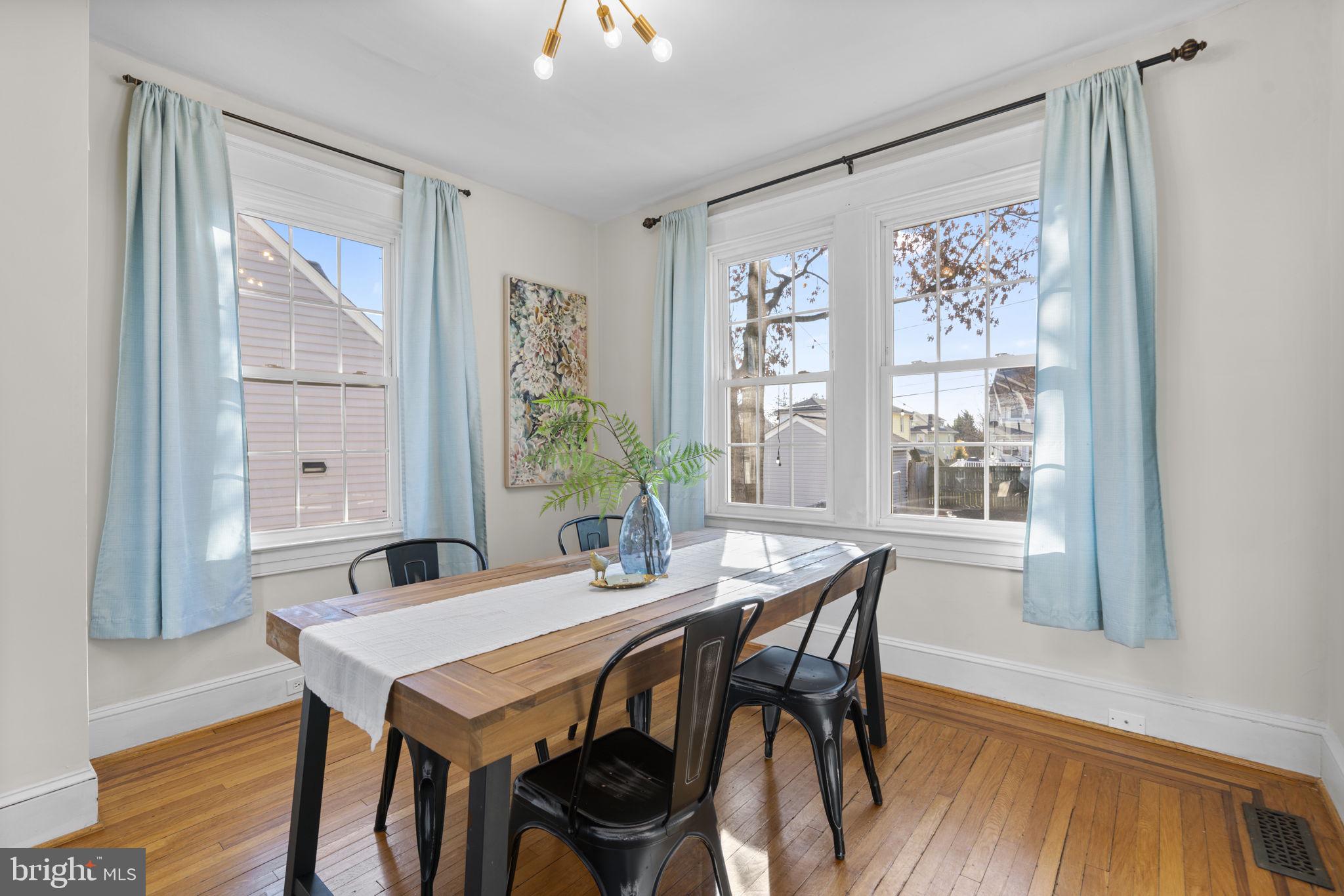 4413 Hooper Avenue Baltimore, MD 21229 - Photo 12 of 33 Dining room
