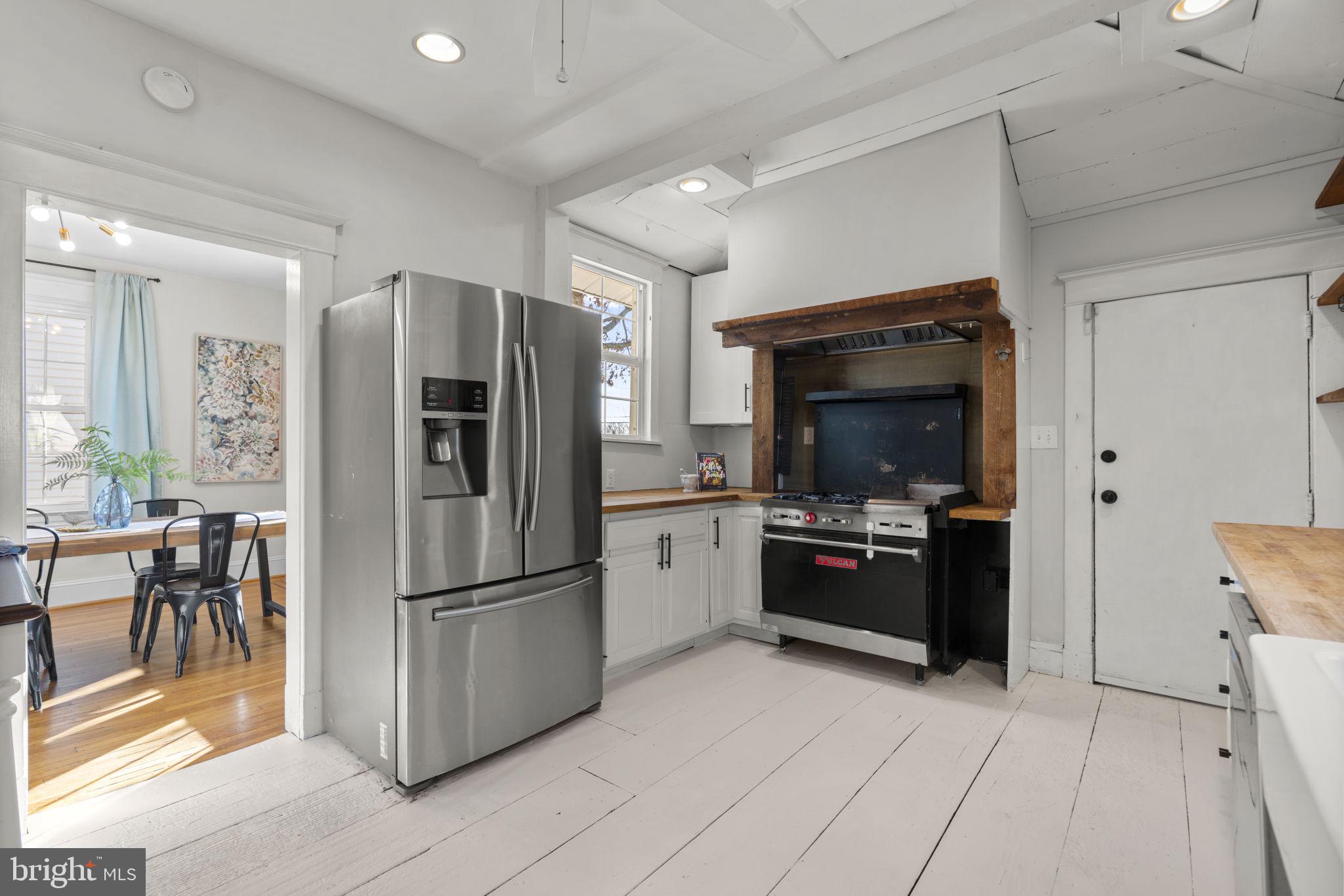 4413 Hooper Avenue Baltimore, MD 21229 - Photo 17 of 33