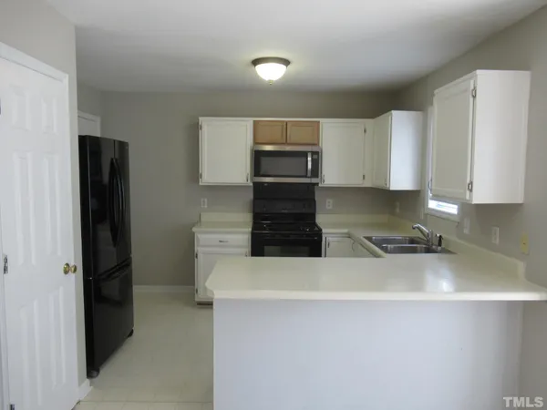 $1,995 | 324 Springside Drive, Holly Springs, NC 27540