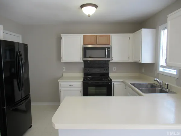 $1,995 | 324 Springside Drive, Holly Springs, NC 27540