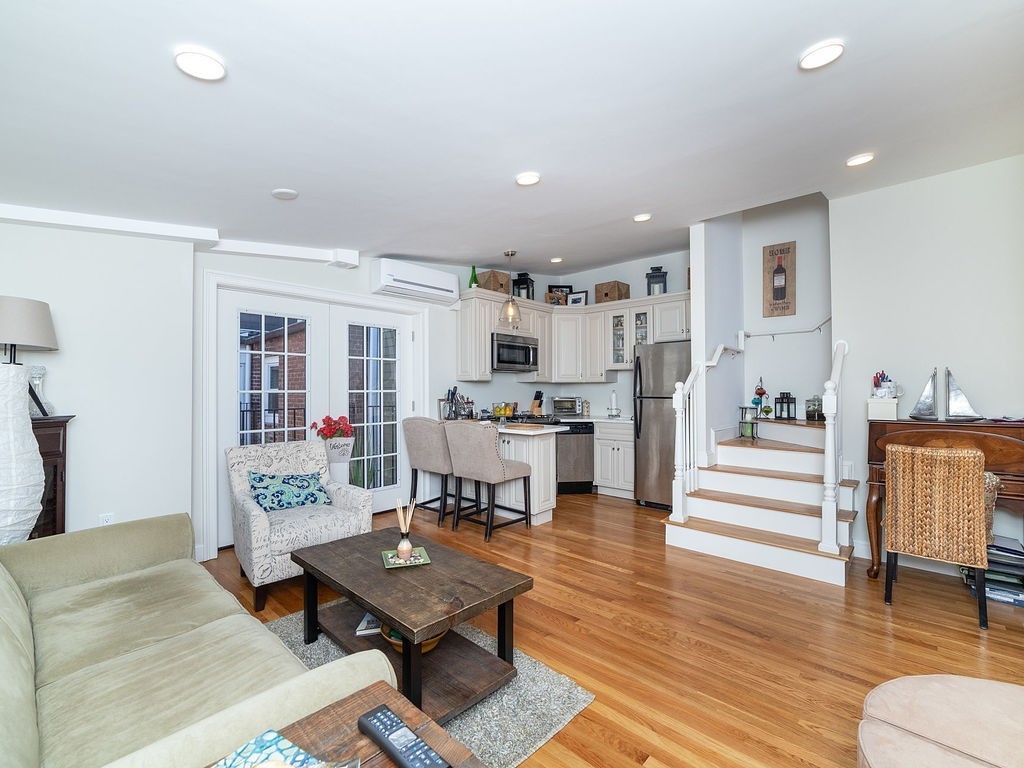 17 R Clark Street, Unit 5 Boston, MA 02113 - Photo 3 of 16