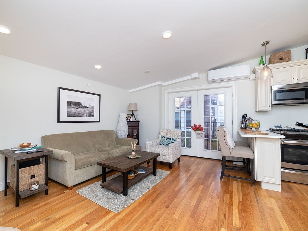 17 R Clark Street, Unit 5 Boston, MA 02113 - Photo 6 of 16
