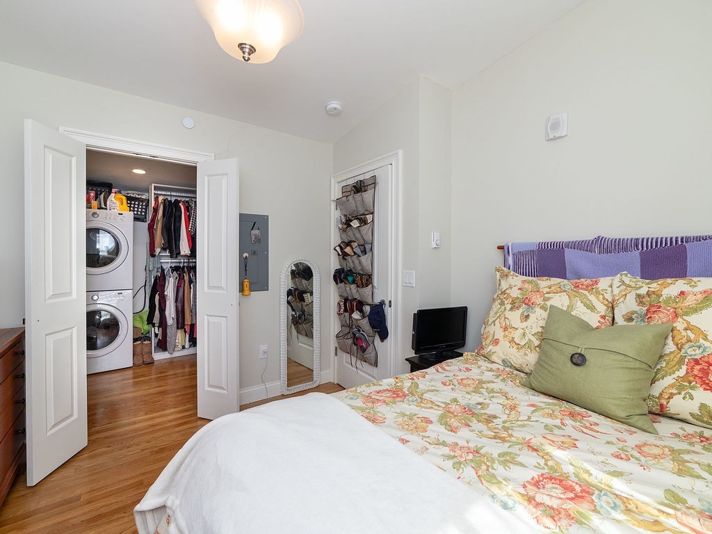 17 R Clark Street, Unit 5 Boston, MA 02113 - Photo 8 of 16