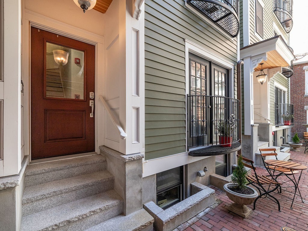 17 R Clark Street, Unit 5 Boston, MA 02113 - Photo 10 of 16