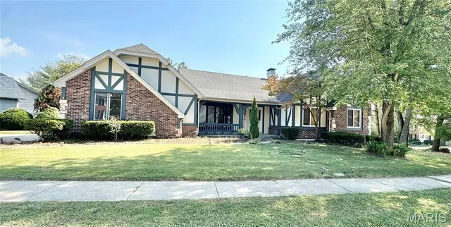 $285,000 | 12 Miraclair Drive, Florissant, MO 63031