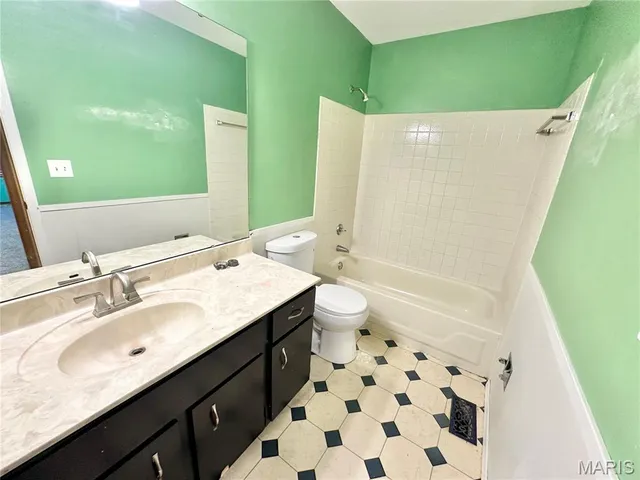 $285,000 | 12 Miraclair Drive, Florissant, MO 63031