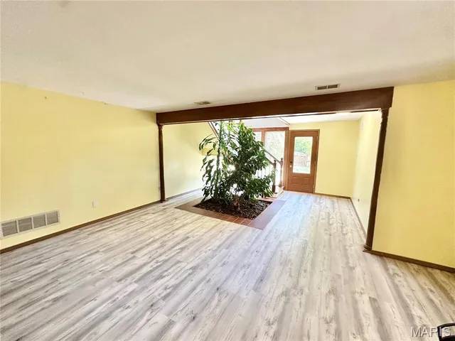 $285,000 | 12 Miraclair Drive, Florissant, MO 63031