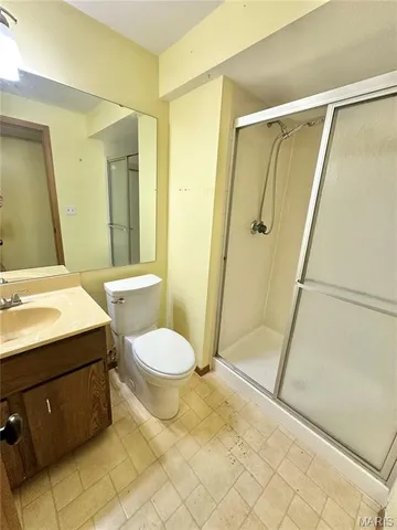 $285,000 | 12 Miraclair Drive, Florissant, MO 63031