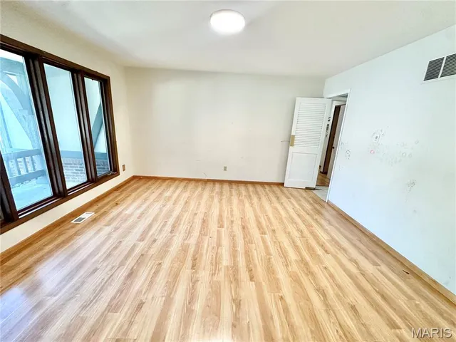 $285,000 | 12 Miraclair Drive, Florissant, MO 63031