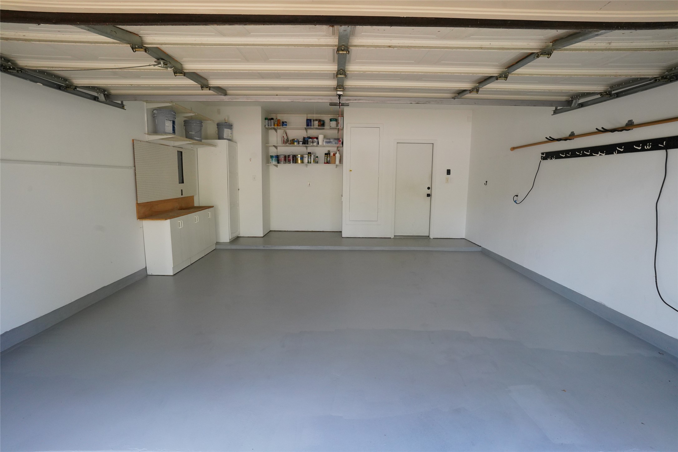 1712 Hackney Cove Austin, TX 78727 - Photo 34 of 38 a view of a garage