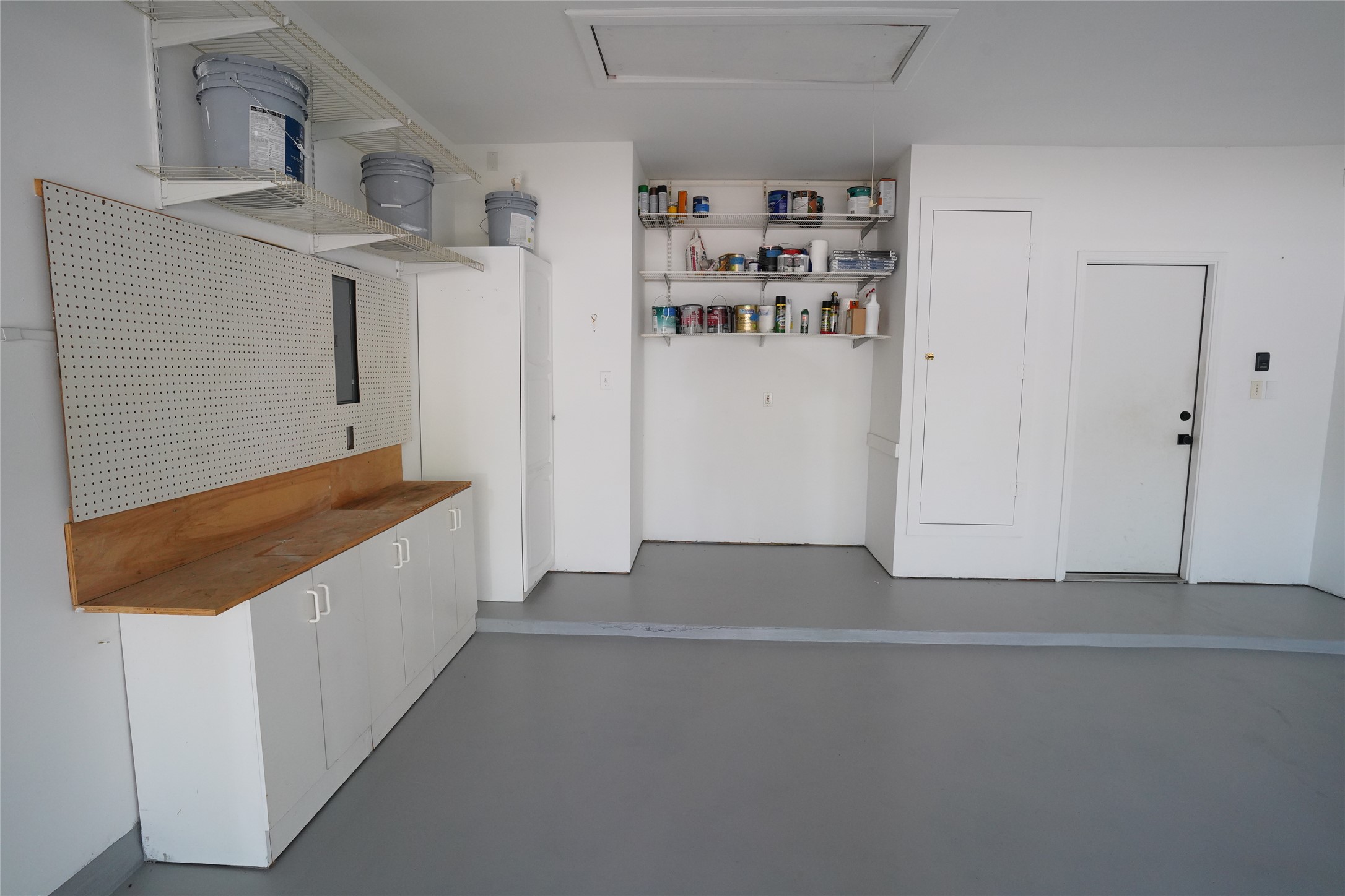 1712 Hackney Cove Austin, TX 78727 - Photo 35 of 38 a view of a hallway with workspace