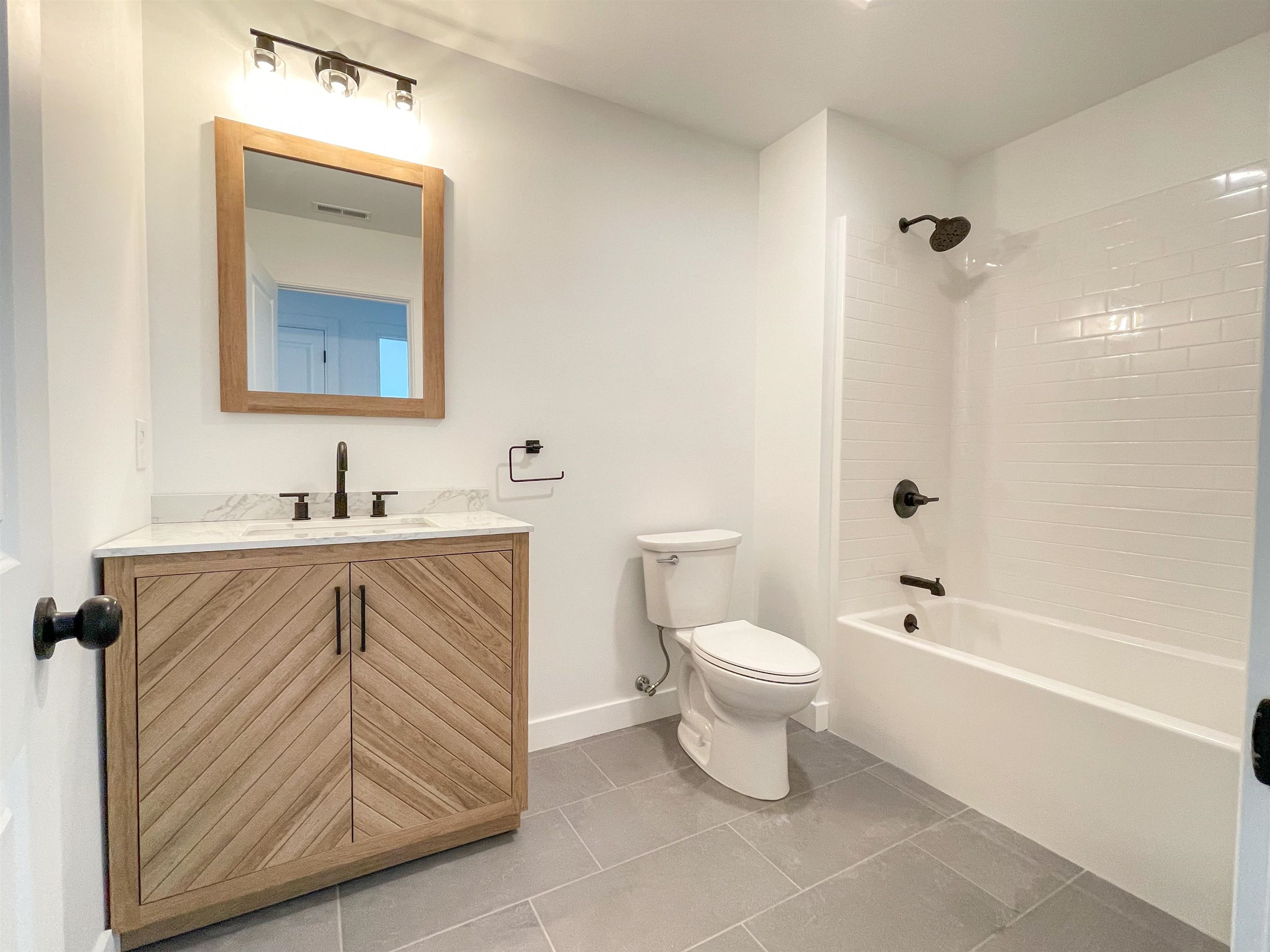 27 Mt Pleasant Street, Unit L Derry, NH 03038 - Photo 14 of 40