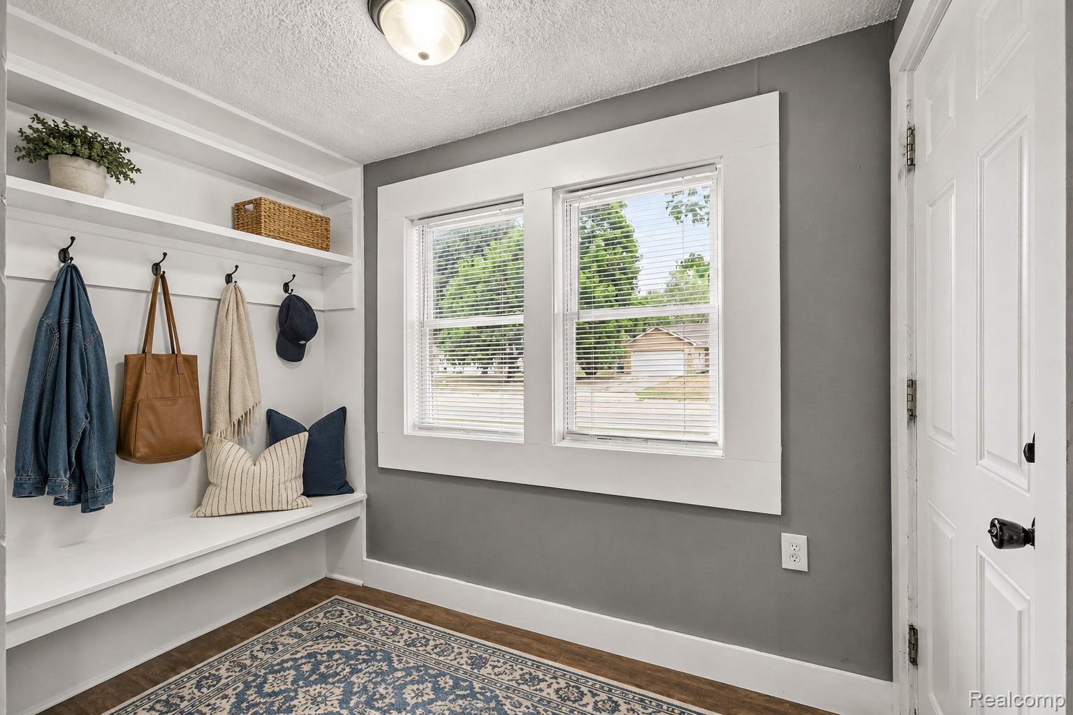 437 Deland Road Flushing, MI 48433 - Photo 6 of 27 enclosed porch area at front door