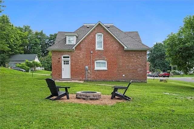 $389,857 | 306 Lewis Street, Edgerton, MO 64444