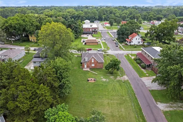 $389,857 | 306 Lewis Street, Edgerton, MO 64444