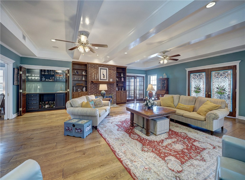 334 Pebble Beach Drive Portland, TX 78374 - Photo 19 of 40 a living room with furniture and a large window
