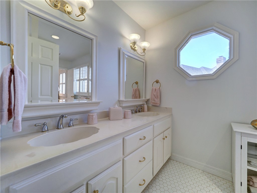 334 Pebble Beach Drive Portland, TX 78374 - Photo 38 of 40 a bathroom with 2 sink and a mirror